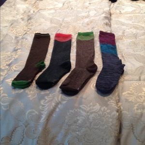 4 pairs of socks